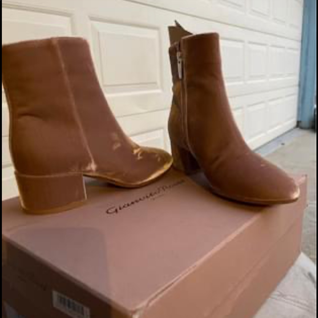 Flawless Brand New Gianvitto Rossi Ankle Boots Rose Velvet Gorgeous Size 55